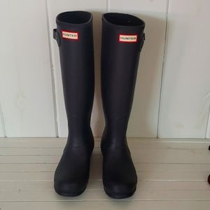 Hunter Women's Tall Black Rain Boots with Red Logo